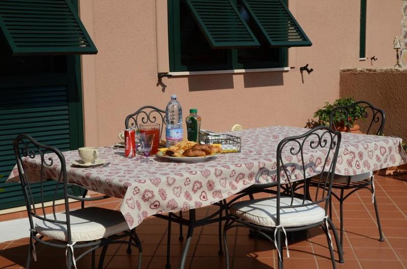 Bed and Breakfast Mirbea Cisano sul Neva Экстерьер фото